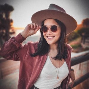 Meet your Posher, Vi